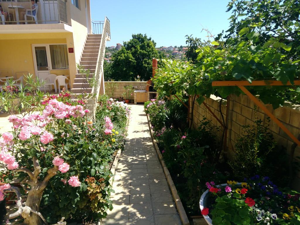 Eleonor Guest House بايالا المظهر الخارجي الصورة